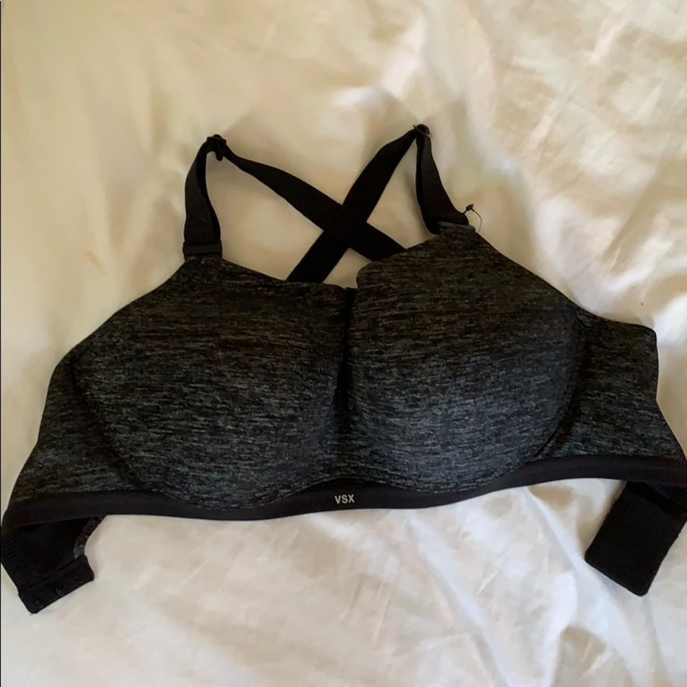 Never Worn VSX sports bra 32DDD